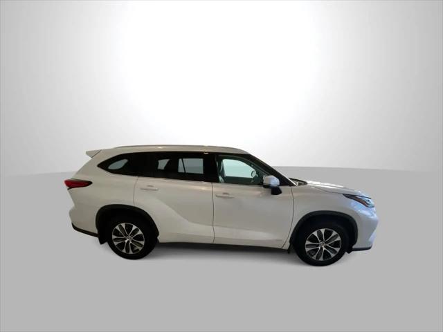 2022 Toyota Highlander Hybrid XLE