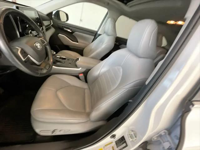 2022 Toyota Highlander Hybrid XLE