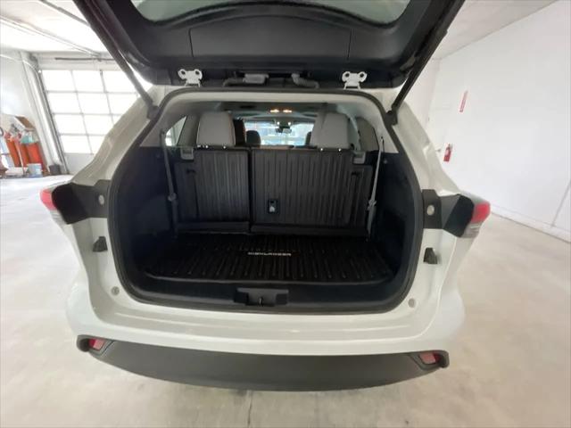 2022 Toyota Highlander Hybrid XLE