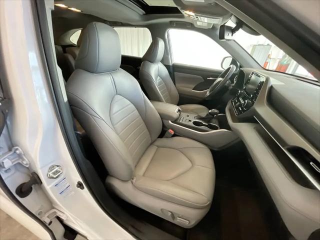 2022 Toyota Highlander Hybrid XLE