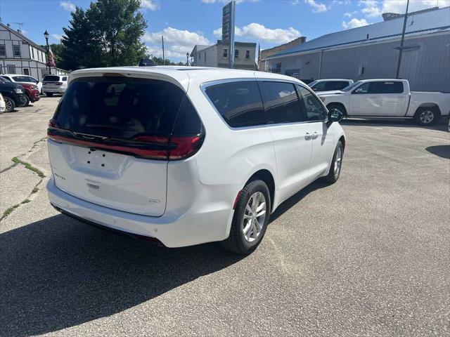 2027 Chrysler Pacifica PACIFICA SELECT AWD