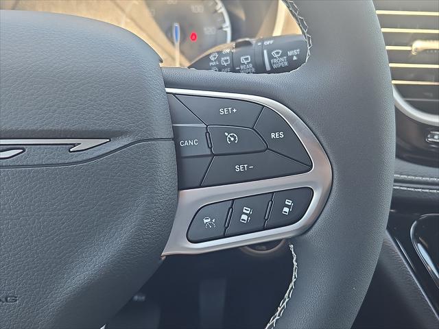 2027 Chrysler Pacifica Select