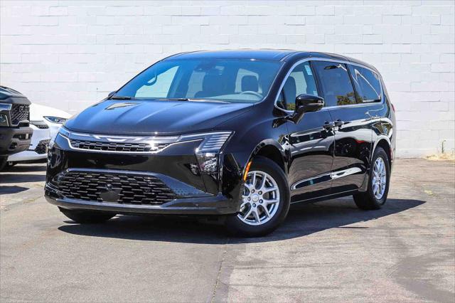 2027 Chrysler Pacifica Select for sale in Costa Mesa, CA