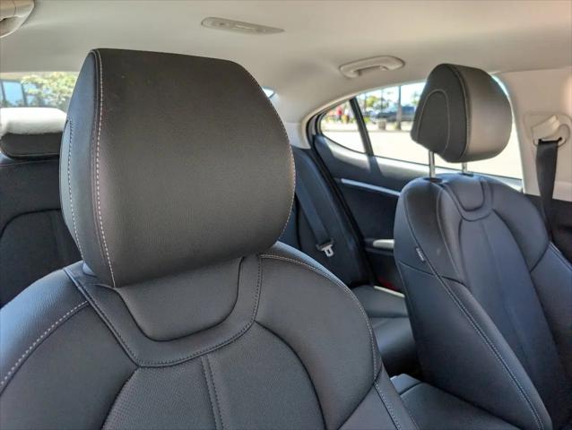2026 Genesis G70 2.5T RWD