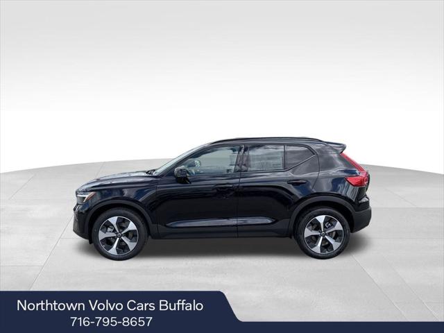 2026 Volvo XC40 Core, B5 AWD Gas (mild hybrid), Dark