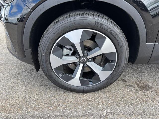 2026 Volvo XC40 Core, B5 AWD Gas (mild hybrid), Dark