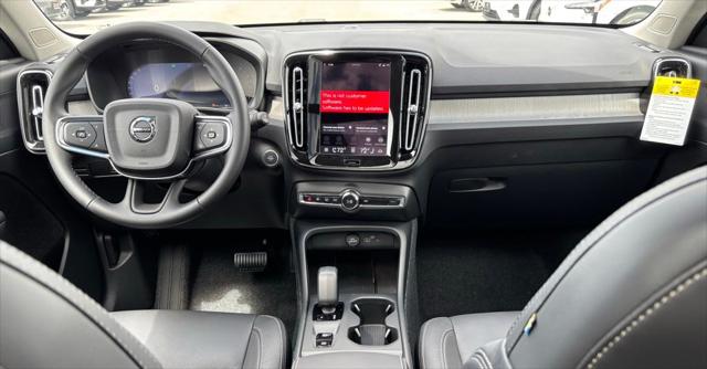 2026 Volvo XC40 Core, B5 AWD Gas (mild hybrid), Dark