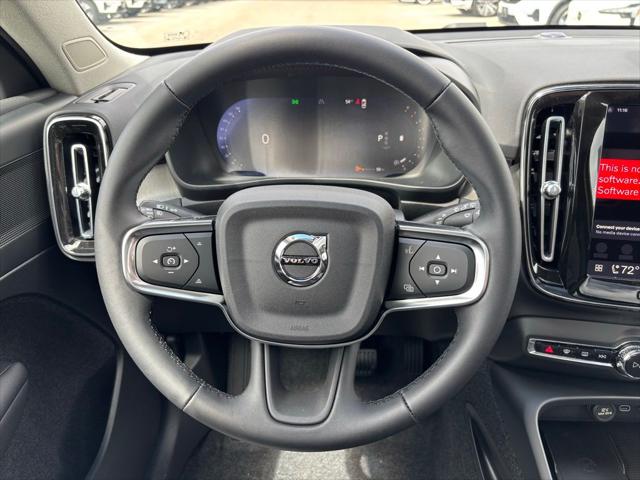 2026 Volvo XC40 Core, B5 AWD Gas (mild hybrid), Dark