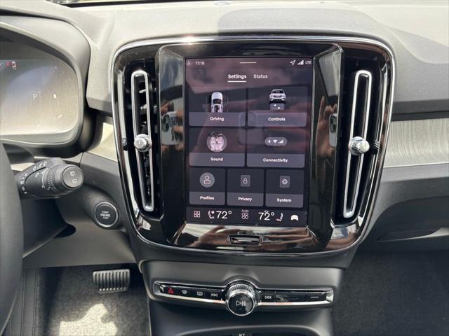 2026 Volvo XC40 Core, B5 AWD Gas (mild hybrid), Dark