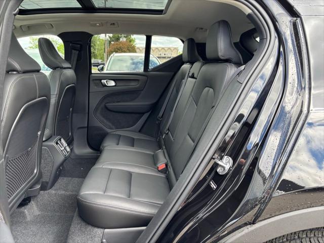 2026 Volvo XC40 Core, B5 AWD Gas (mild hybrid), Dark