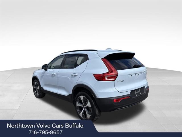 2026 Volvo XC40 Plus, B5 AWD Gas (mild hybrid), Dark
