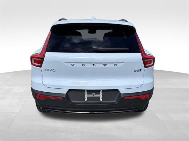 2026 Volvo XC40 Plus, B5 AWD Gas (mild hybrid), Dark