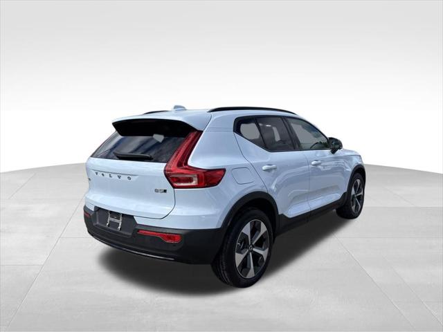2026 Volvo XC40 Plus, B5 AWD Gas (mild hybrid), Dark