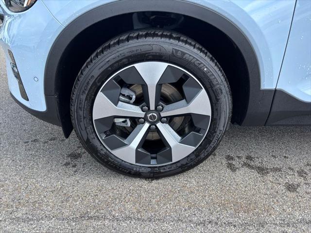 2026 Volvo XC40 Plus, B5 AWD Gas (mild hybrid), Dark