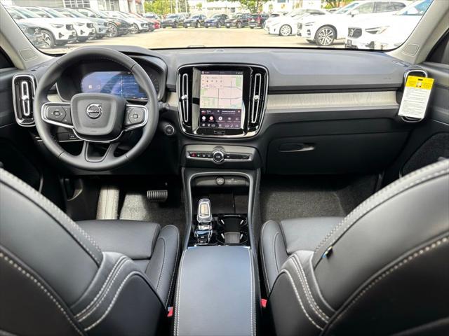 2026 Volvo XC40 Plus, B5 AWD Gas (mild hybrid), Dark