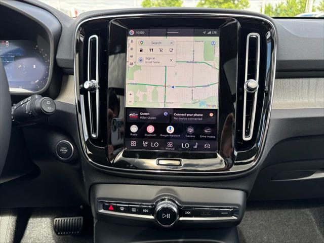 2026 Volvo XC40 Plus, B5 AWD Gas (mild hybrid), Dark
