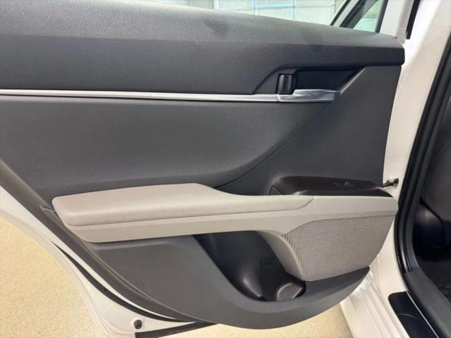 2022 Toyota Camry LE Hybrid