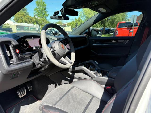 2025 Porsche Cayenne GTS