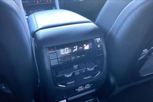 2025 Jeep Grand Cherokee L Altitude 4x4