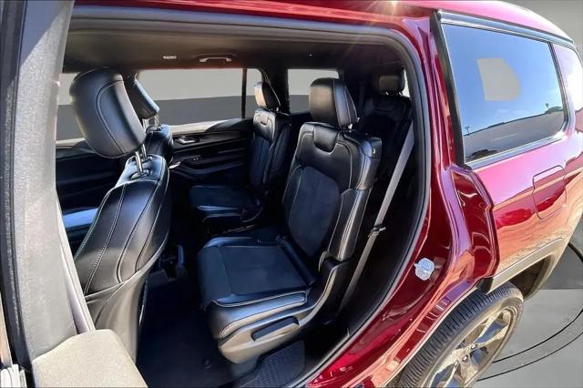 2025 Jeep Grand Cherokee L Altitude 4x4