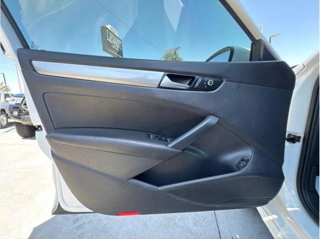 2014 Volkswagen Passat 2.5L Wolfsburg Edition