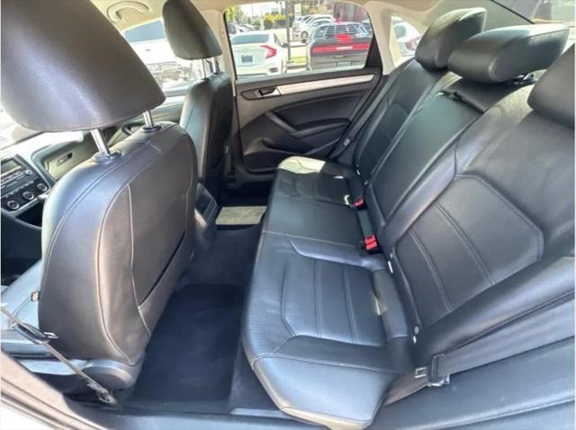 2014 Volkswagen Passat 2.5L Wolfsburg Edition
