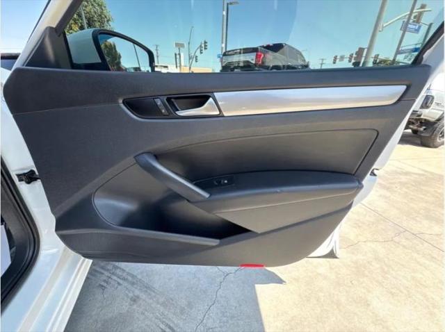 2014 Volkswagen Passat 2.5L Wolfsburg Edition