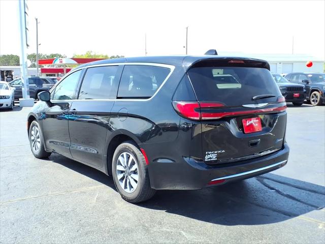 2024 Chrysler Pacifica Hybrid Select