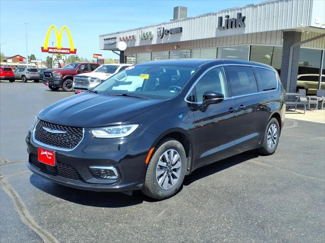 2024 Chrysler Pacifica Hybrid Select
