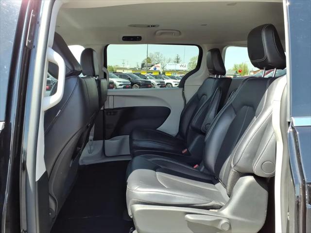 2024 Chrysler Pacifica Hybrid Select