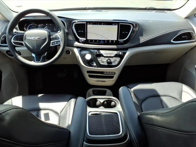 2024 Chrysler Pacifica Hybrid Select
