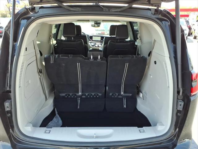2024 Chrysler Pacifica Hybrid Select