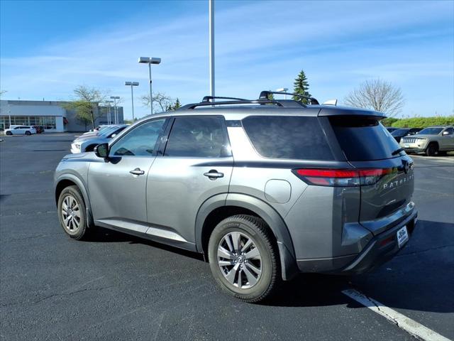 2022 Nissan Pathfinder SV