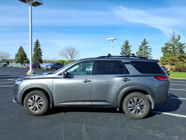 2022 Nissan Pathfinder SV