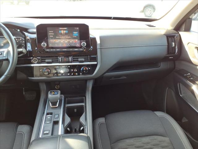 2022 Nissan Pathfinder SV