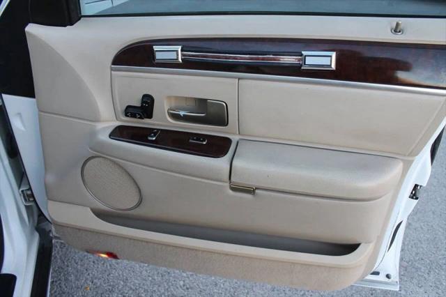 2006 Lincoln Town Car Signature