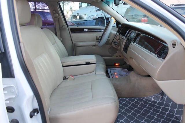 2006 Lincoln Town Car Signature