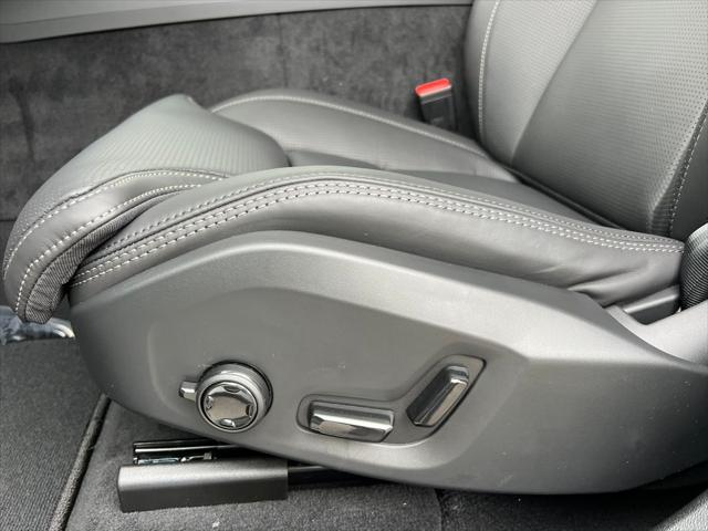 2026 Volvo XC60 B5 Ultra Black Edition