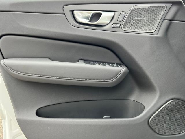 2026 Volvo XC60 B5 Ultra Black Edition