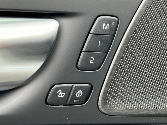 2026 Volvo XC60 B5 Ultra Black Edition