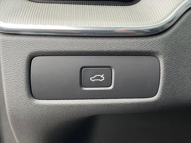 2026 Volvo XC60 B5 Ultra Black Edition