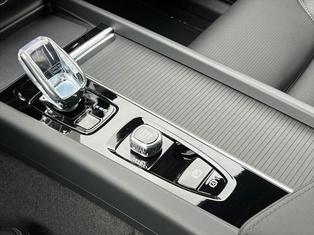 2026 Volvo XC60 B5 Ultra Black Edition