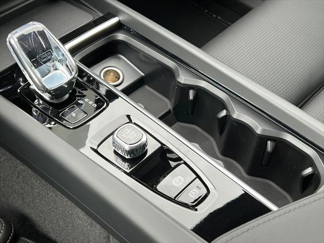 2026 Volvo XC60 B5 Ultra Black Edition
