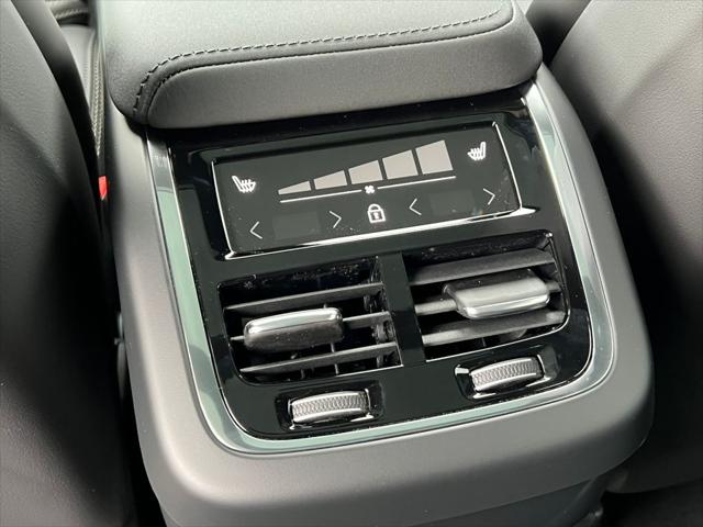 2026 Volvo XC60 B5 Ultra Black Edition