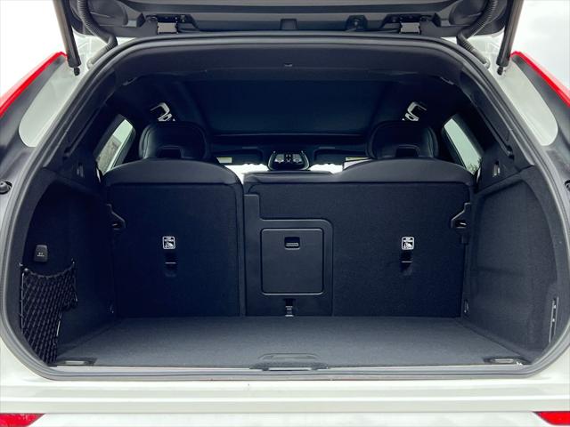 2026 Volvo XC60 B5 Ultra Black Edition