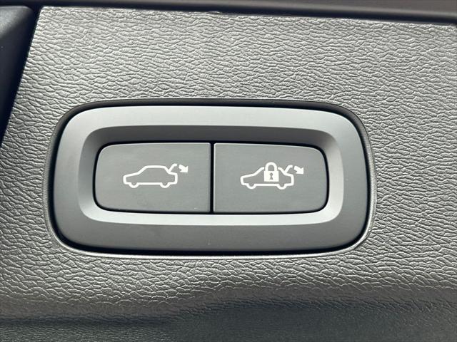 2026 Volvo XC60 B5 Ultra Black Edition