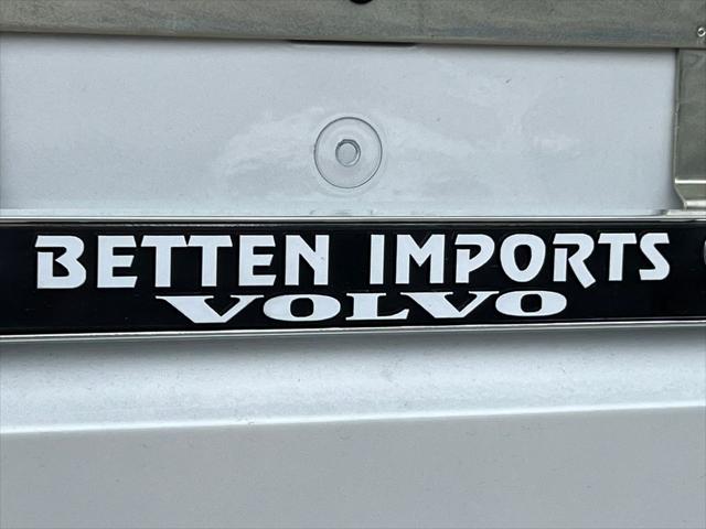 2026 Volvo XC60 B5 Ultra Black Edition