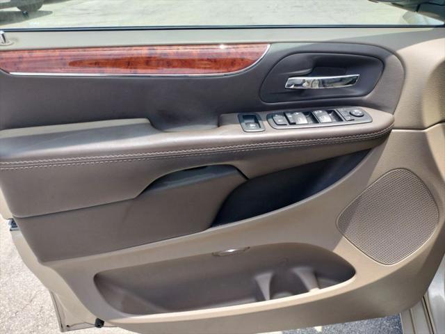 2014 Chrysler Town & Country Touring-L