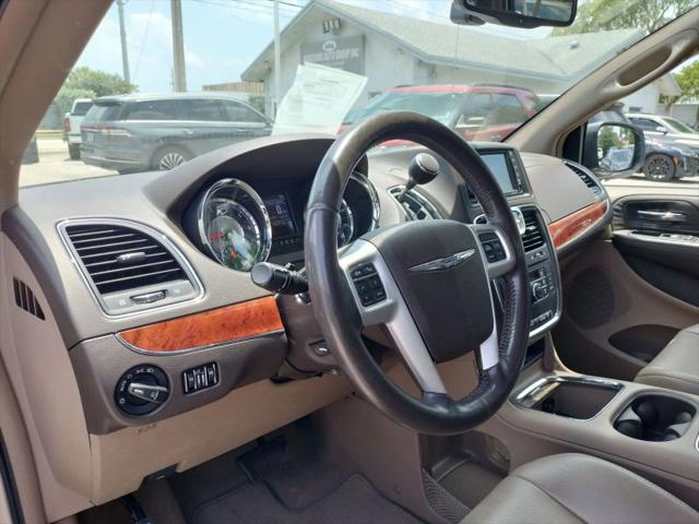 2014 Chrysler Town & Country Touring-L