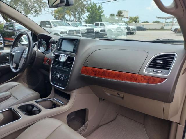 2014 Chrysler Town & Country Touring-L